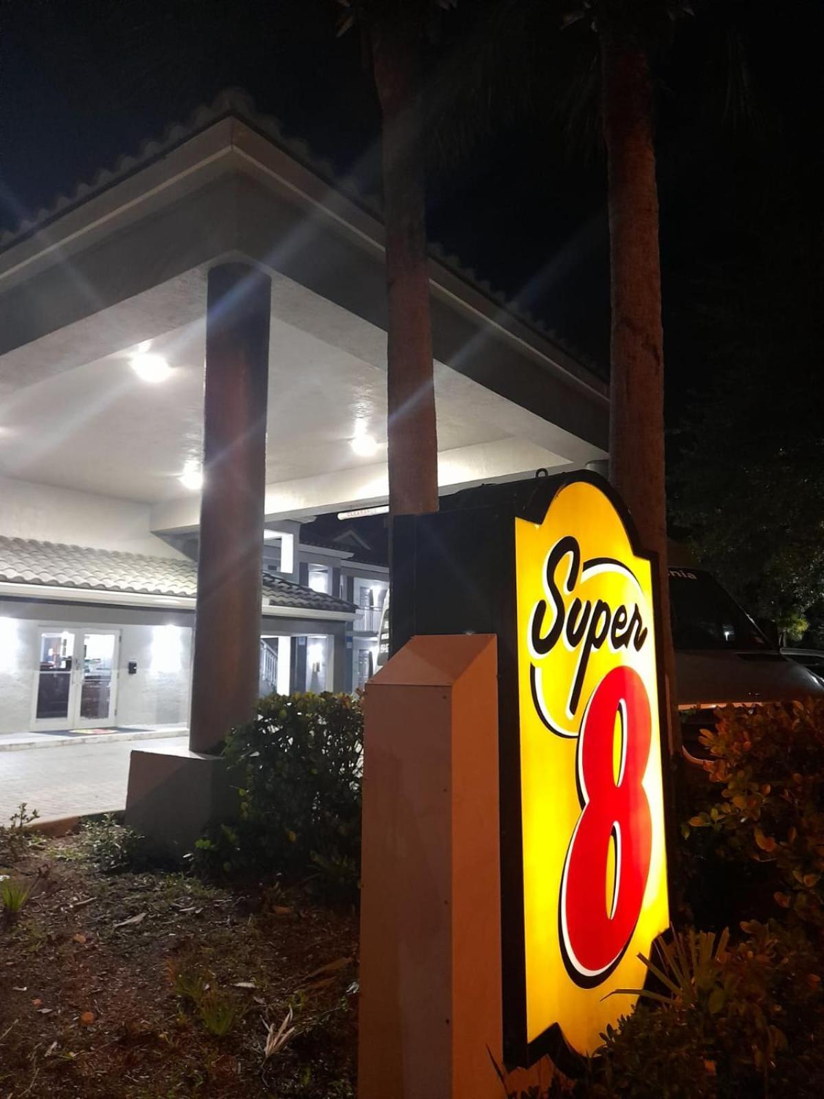 Super 8 Motel By Wyndham Near Fort Lauderdale Arpt Dania Beach Exteriér fotografie