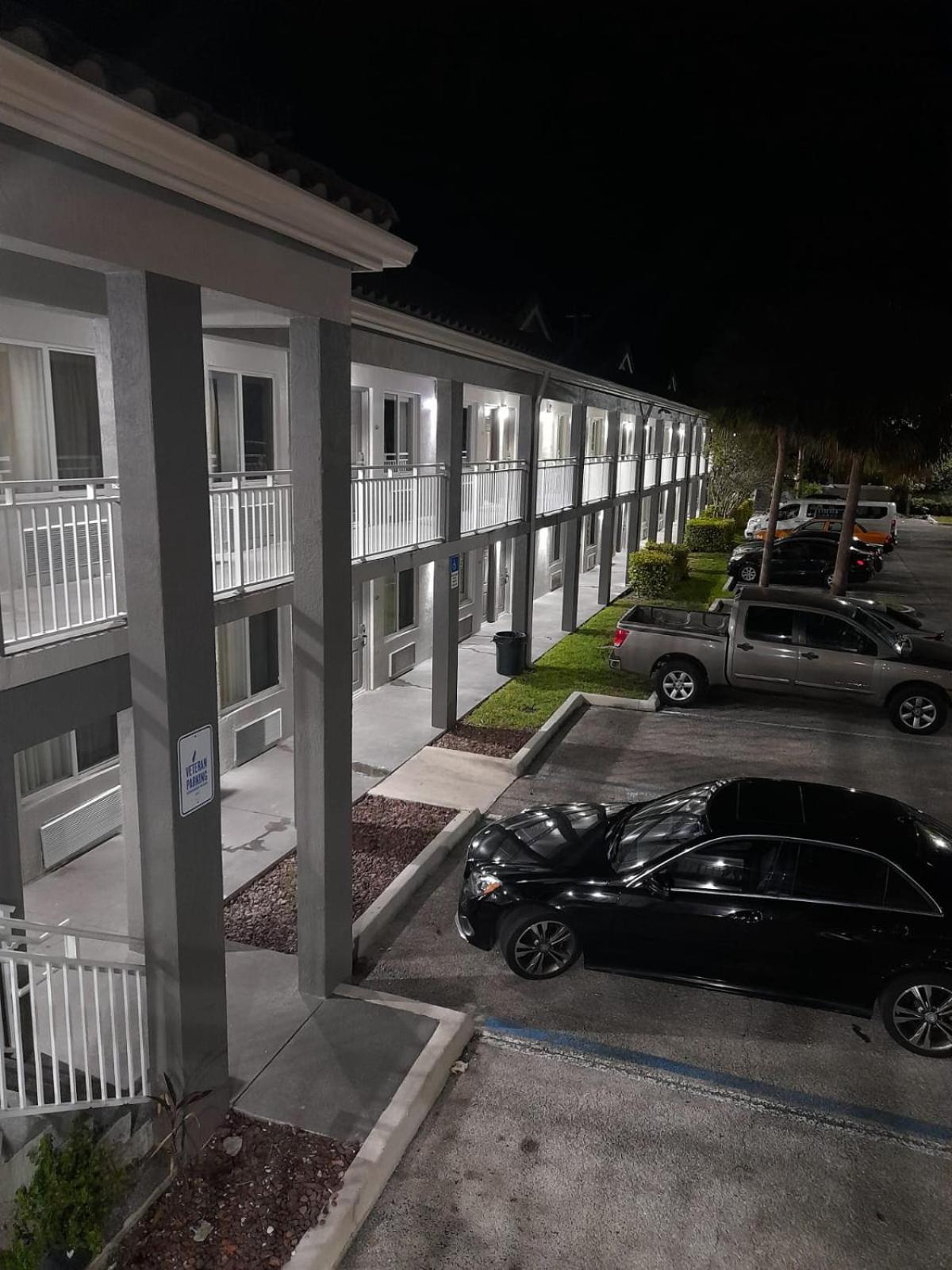 Super 8 Motel By Wyndham Near Fort Lauderdale Arpt Dania Beach Exteriér fotografie
